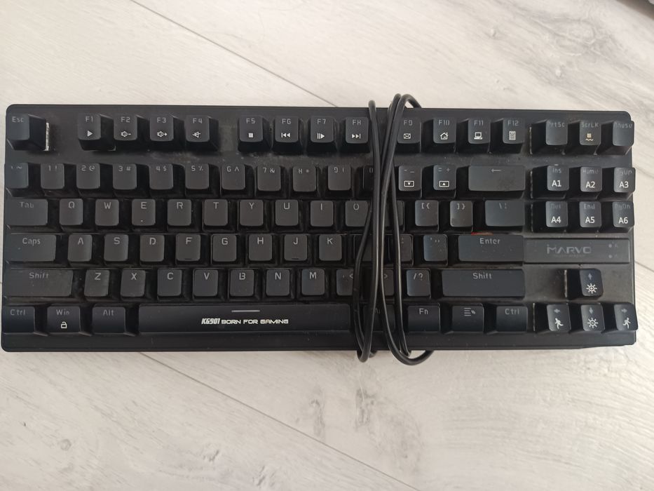 Calculator+monitor+2 tastaturi