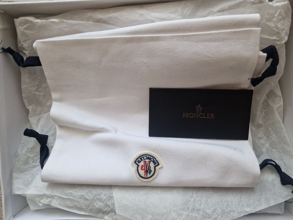 Moncler leave no trace
