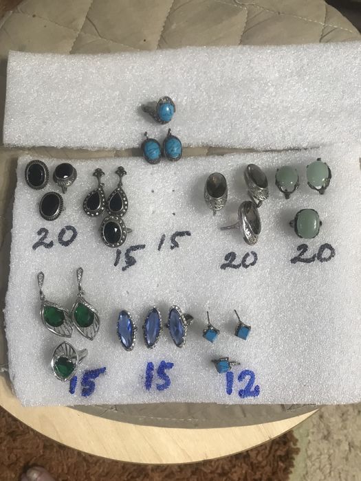 Бусы, серьги, кольца, броши