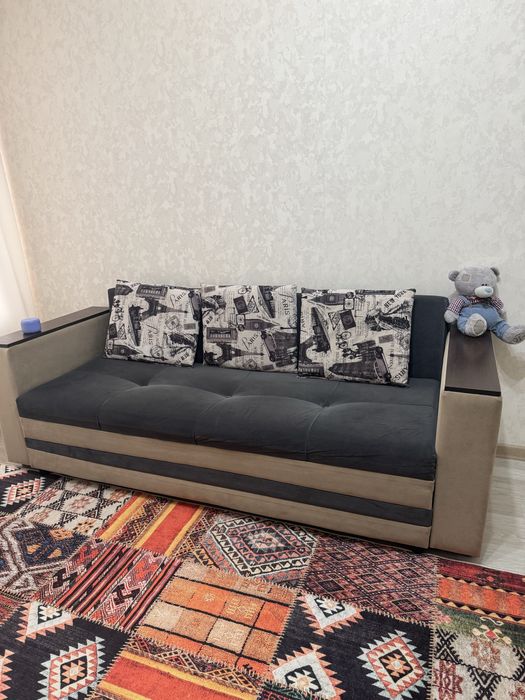 Продам диван и шторы блэкаут.