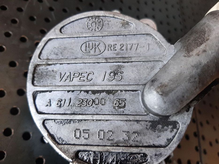 pompa vacuum 2.2 cdi mercedes c-class w203  a6112300065 a61123065