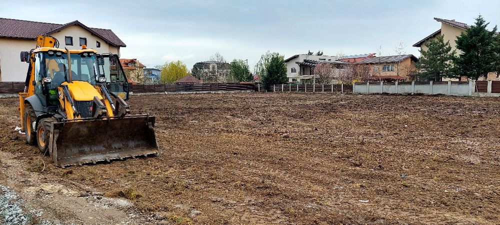executam demolari , buldoexcavator cu picon, defrisari