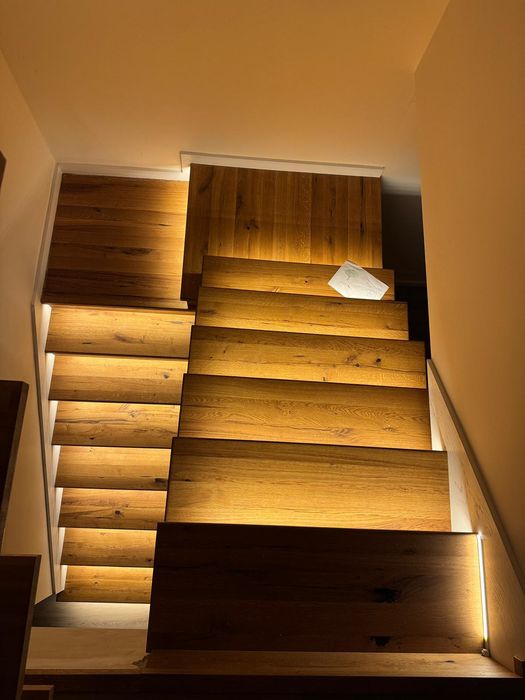 Trepte din lemn masiv cu rasina epoxidica