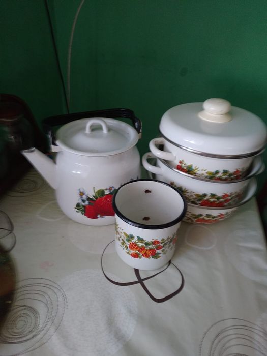 Набор кастрюль  2 шт, кружка и чашка.