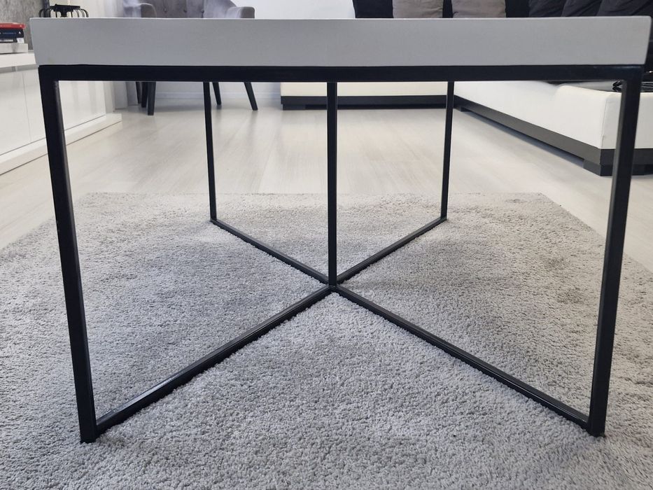 Măsuță de cafea lemn masiv si metal