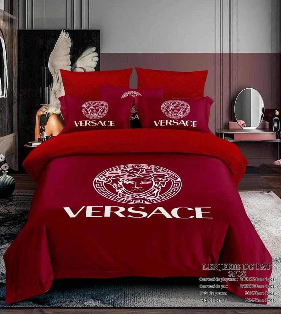 Versace rosu în stoc