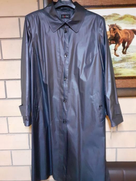 Продам женский классический плащ
