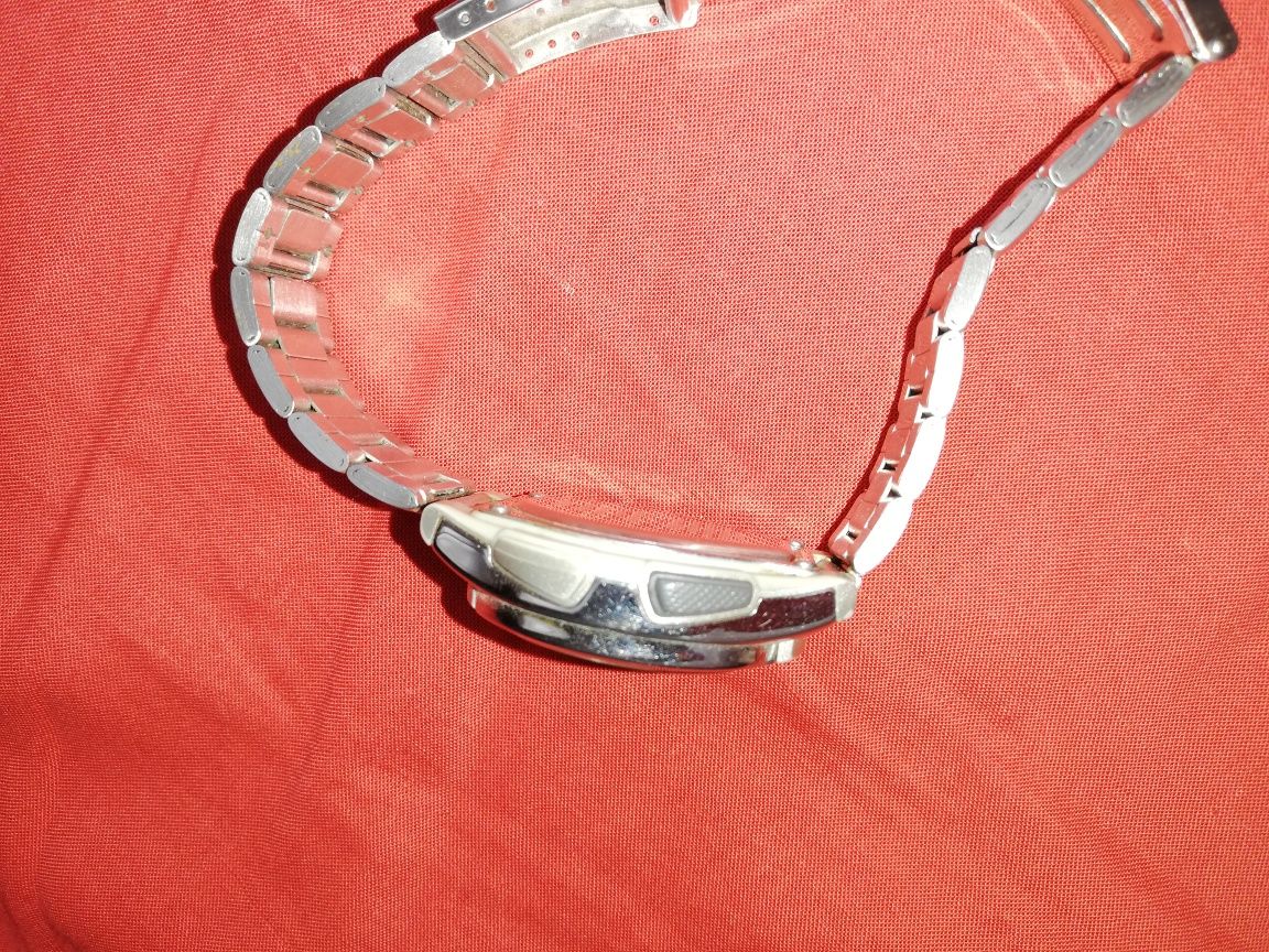 Мъжки часовник Саsio. С метална верижка.