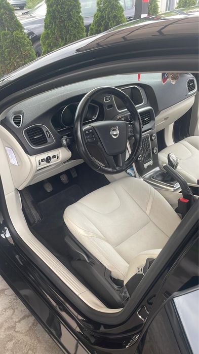 Volvo V40 D2 2013