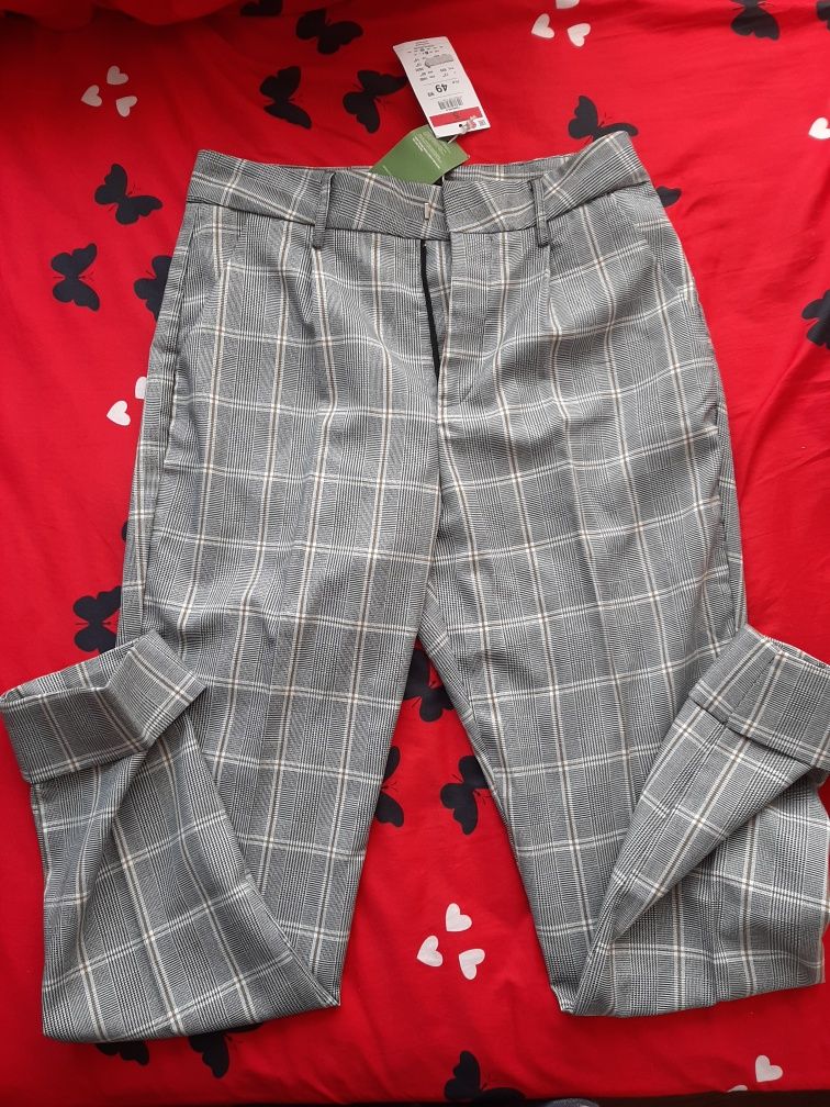 Pantaloni de costum