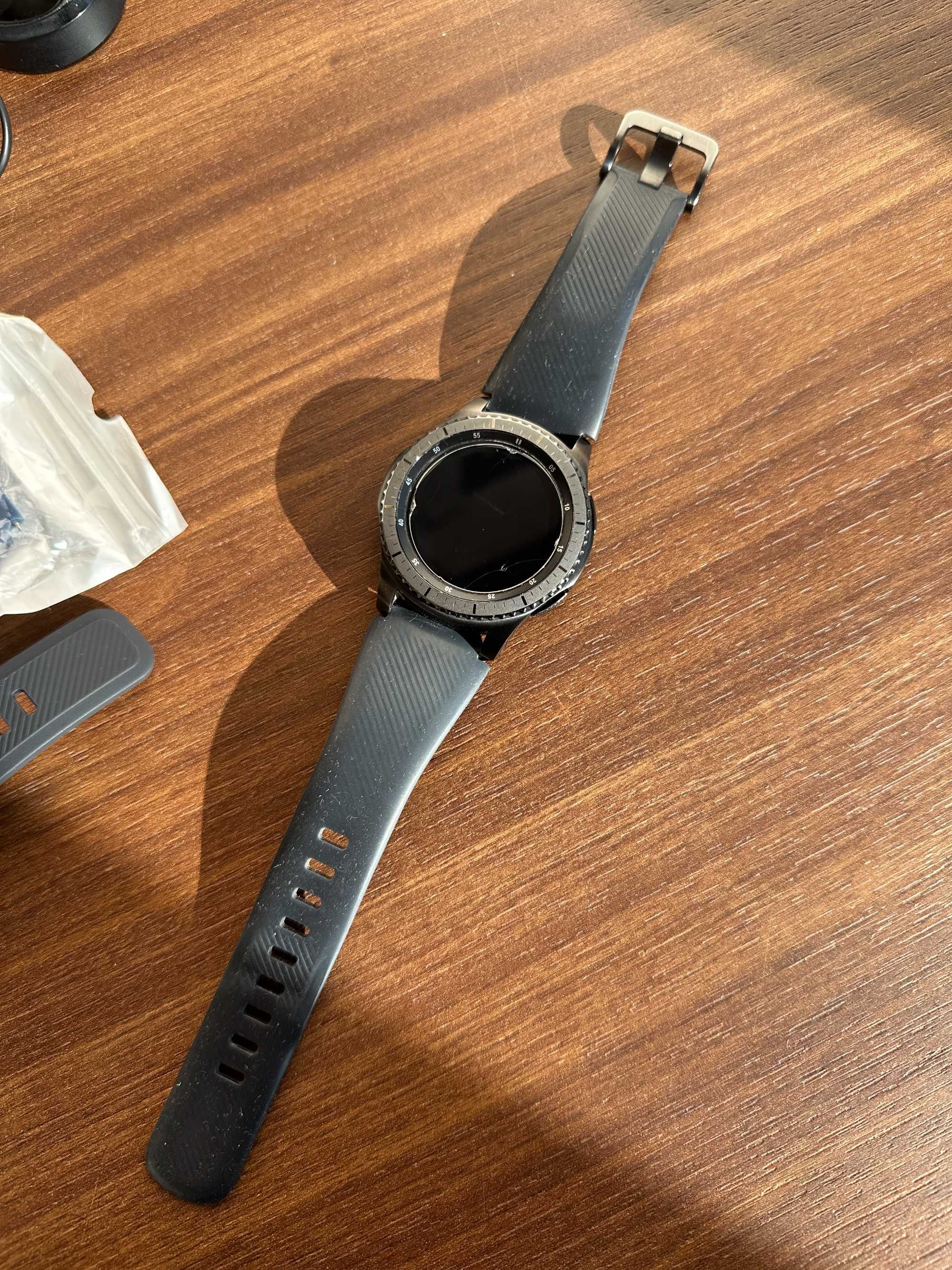 Smart часовник, Samsung Galaxy Gear S3 Frontier