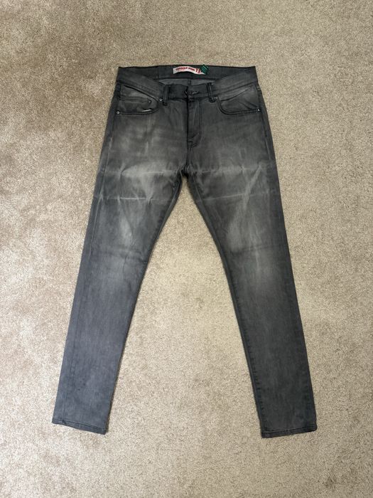 Vand blugi in stare buna