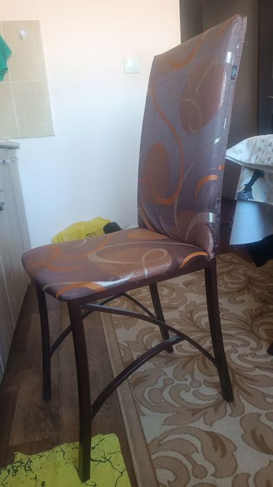 Кухонная мебель  6 штук стулья и столы