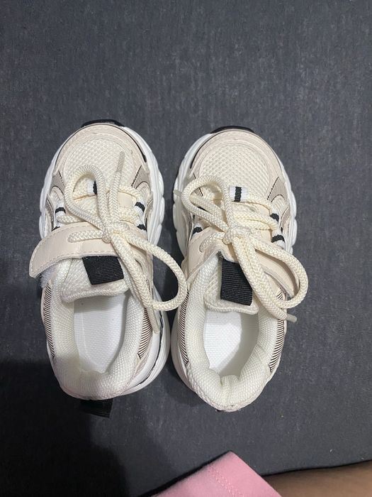 Adidasi unisex numarul 23