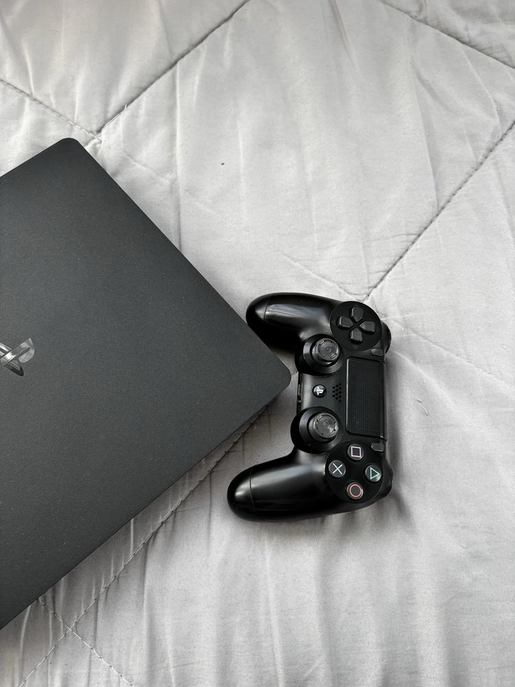 Playatation 4 slim 1TB
