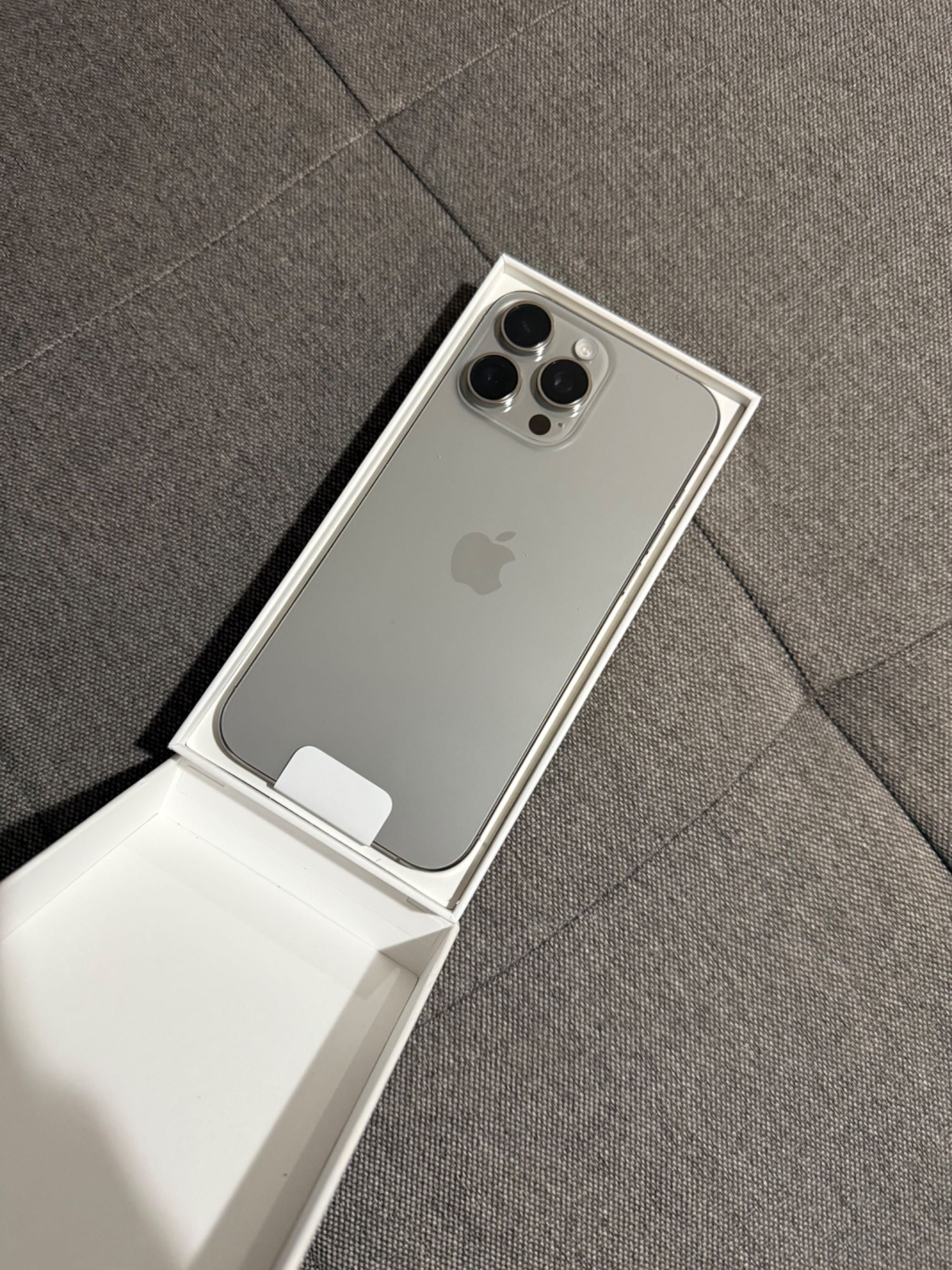 Iphone 16 pro max 256 чисто нов