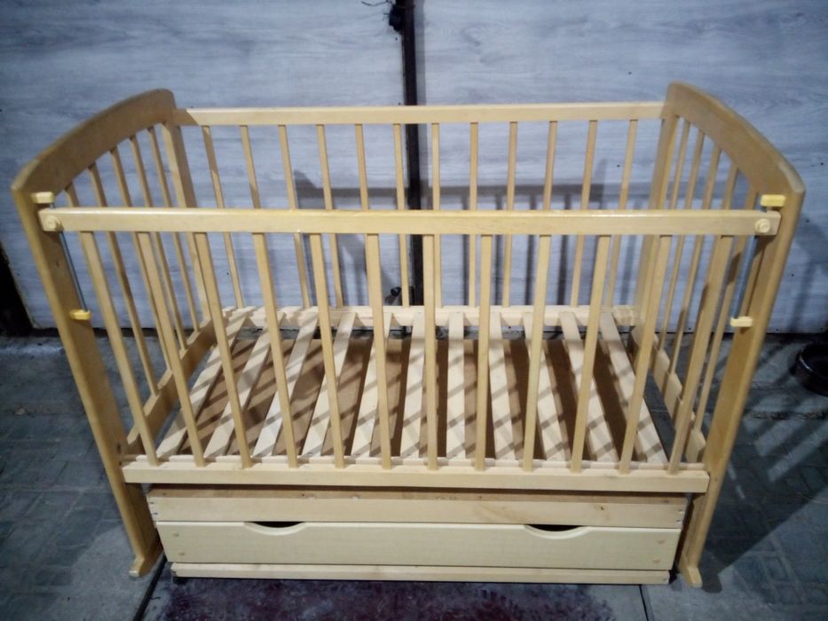 Продам детскую кроватку