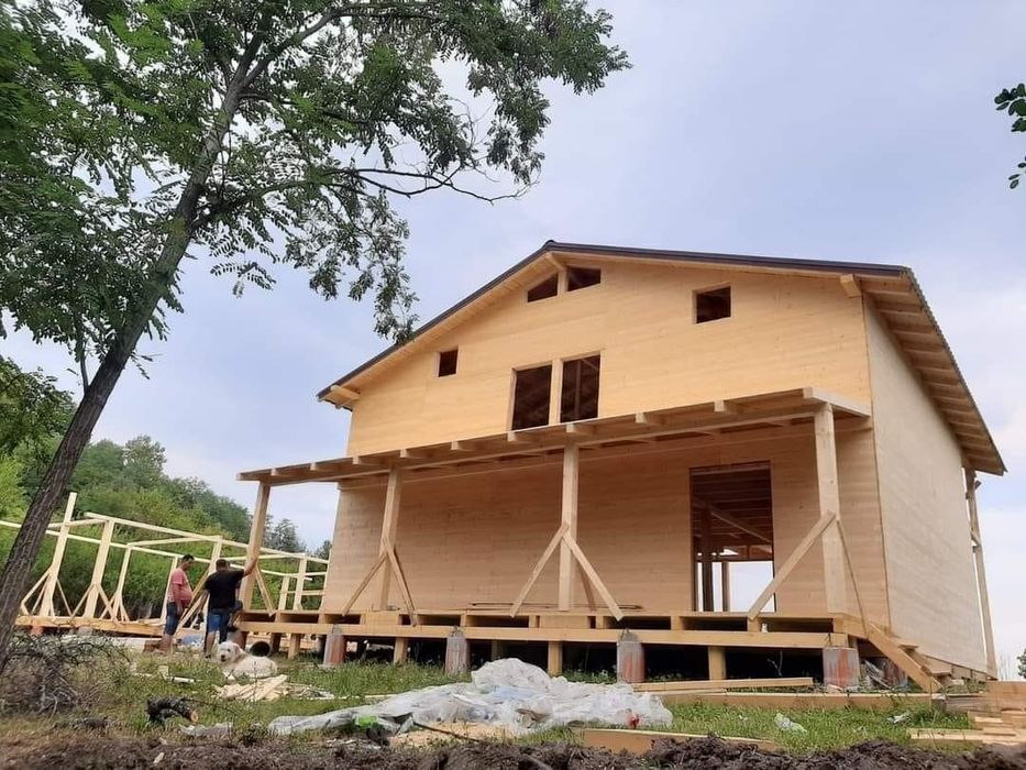 Vând cabană din lemn