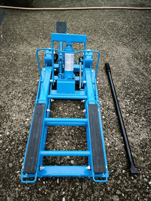 Чисто нов  хидравличен крик за мотор