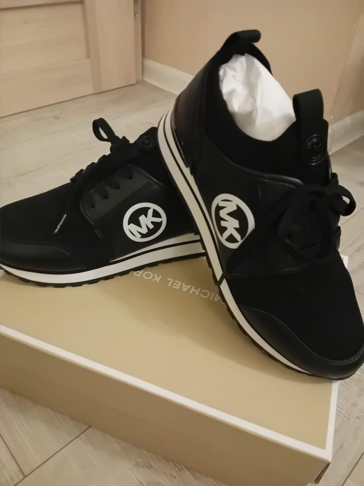 Сникърси на Michel Kors