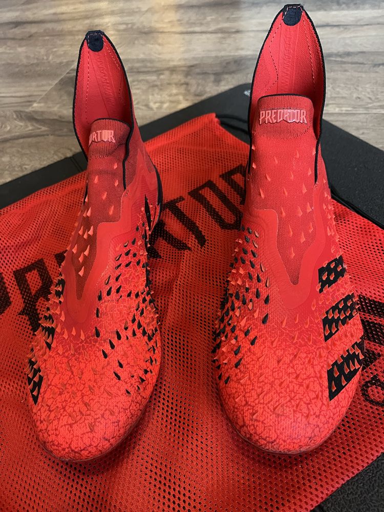 Ghete fotbal  adidas predator