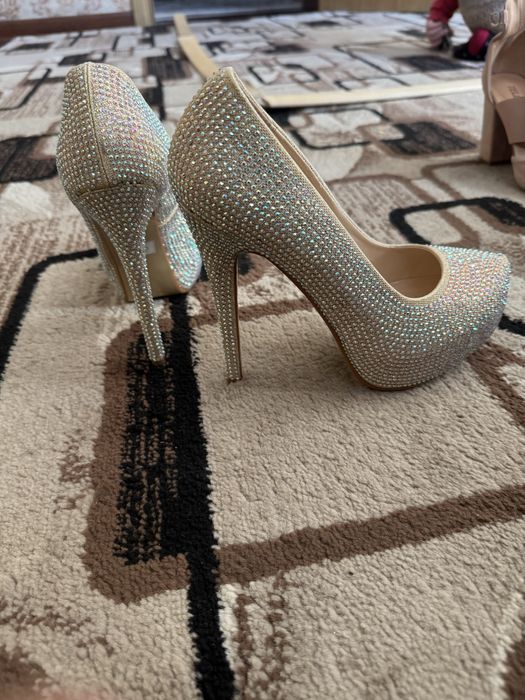 Туфли новые размер 36  5 штук