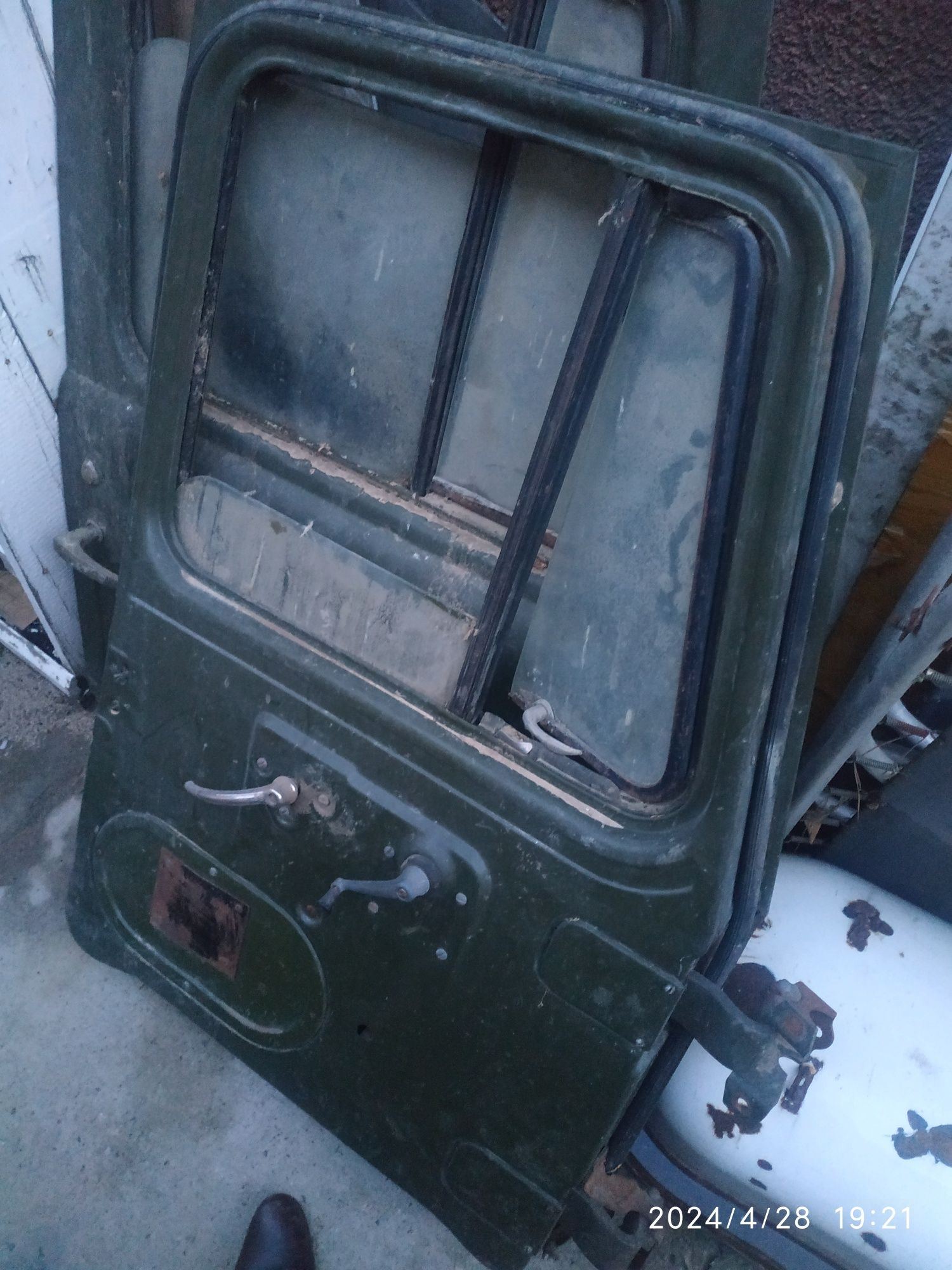 Двери автомашины ГАЗ 66