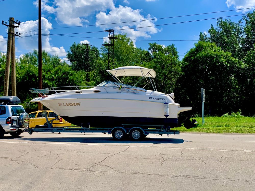 Лодка Larson 254 Cabrio