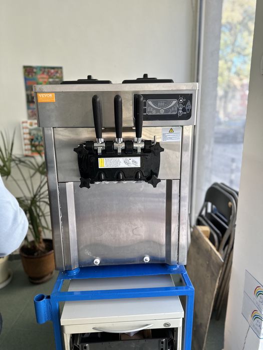 Продавам машина за сладолед vevor