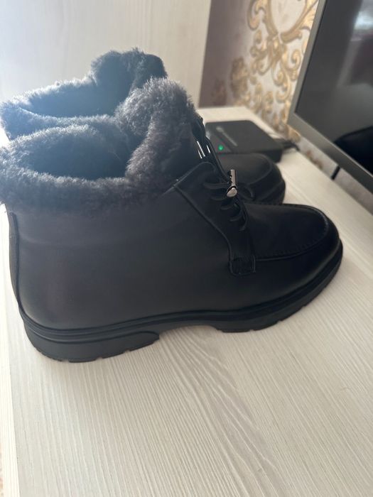 Продаю кожаную мужскую обувь