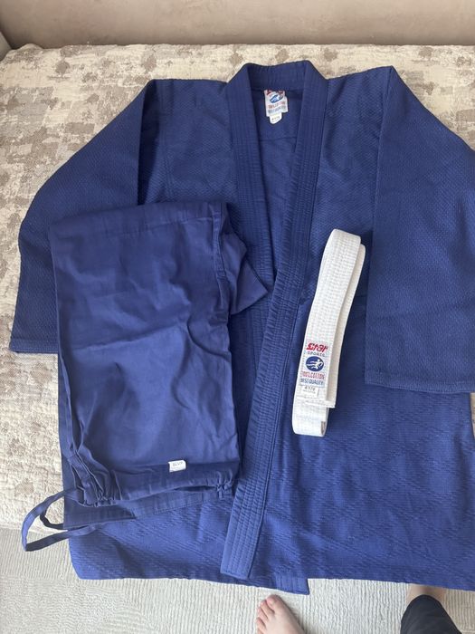 Продаю кимоно. Новый.