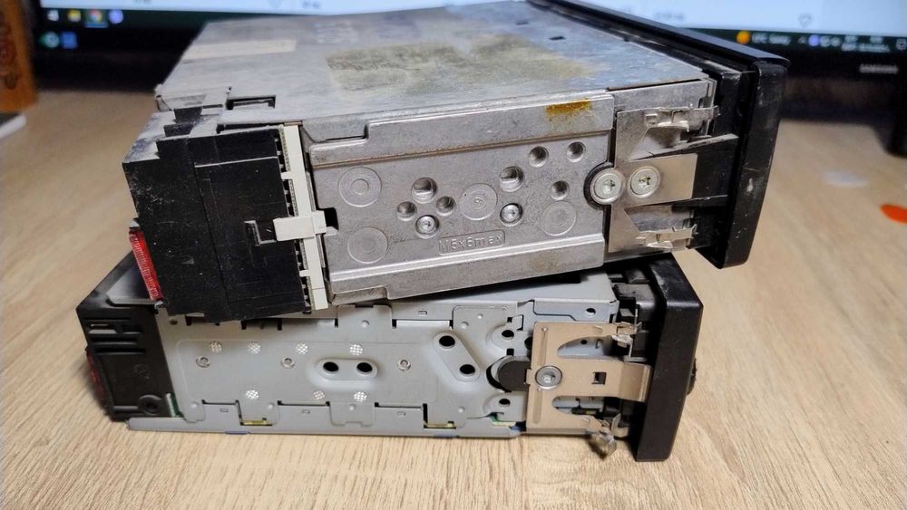 Продавам радио за кола