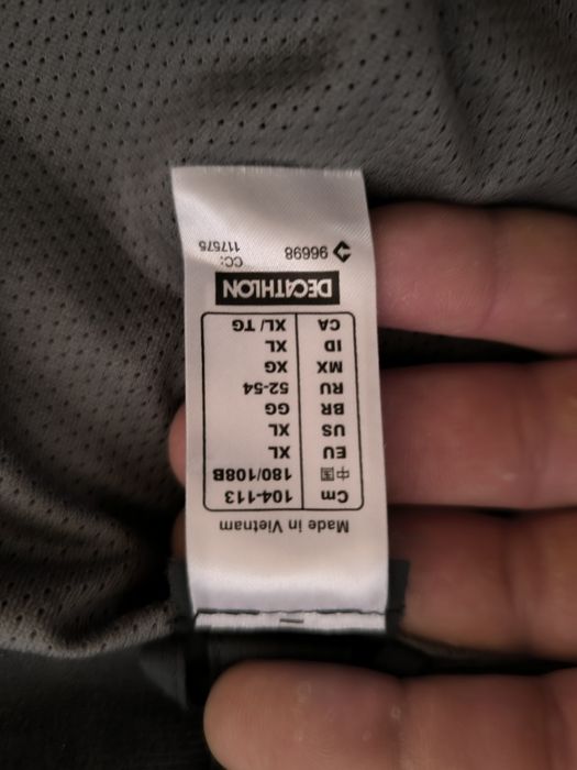 Vând Geaca decathlon