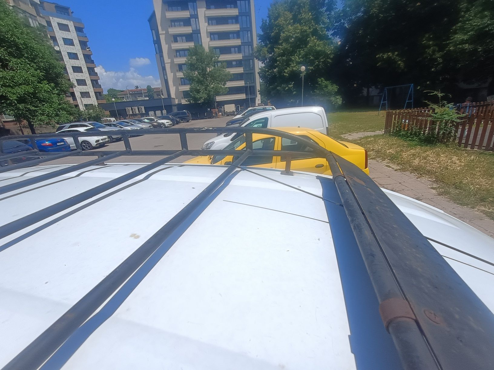 Продавам багажник за Дачия Докер