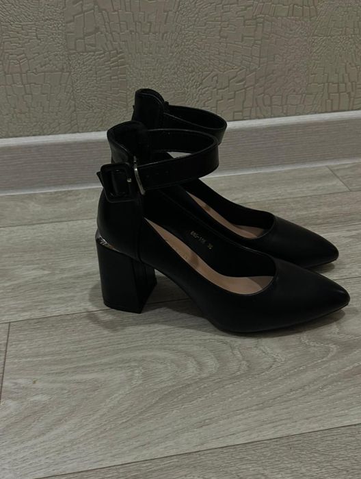 Туфли 36-37 размера