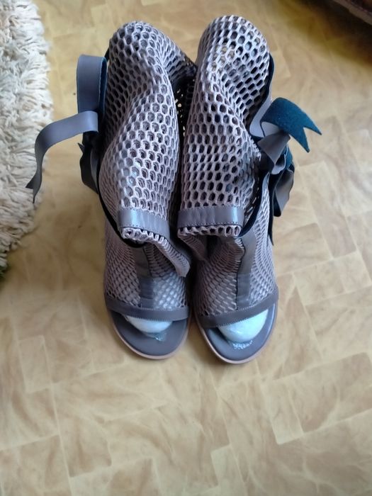 Продам женскую обувь