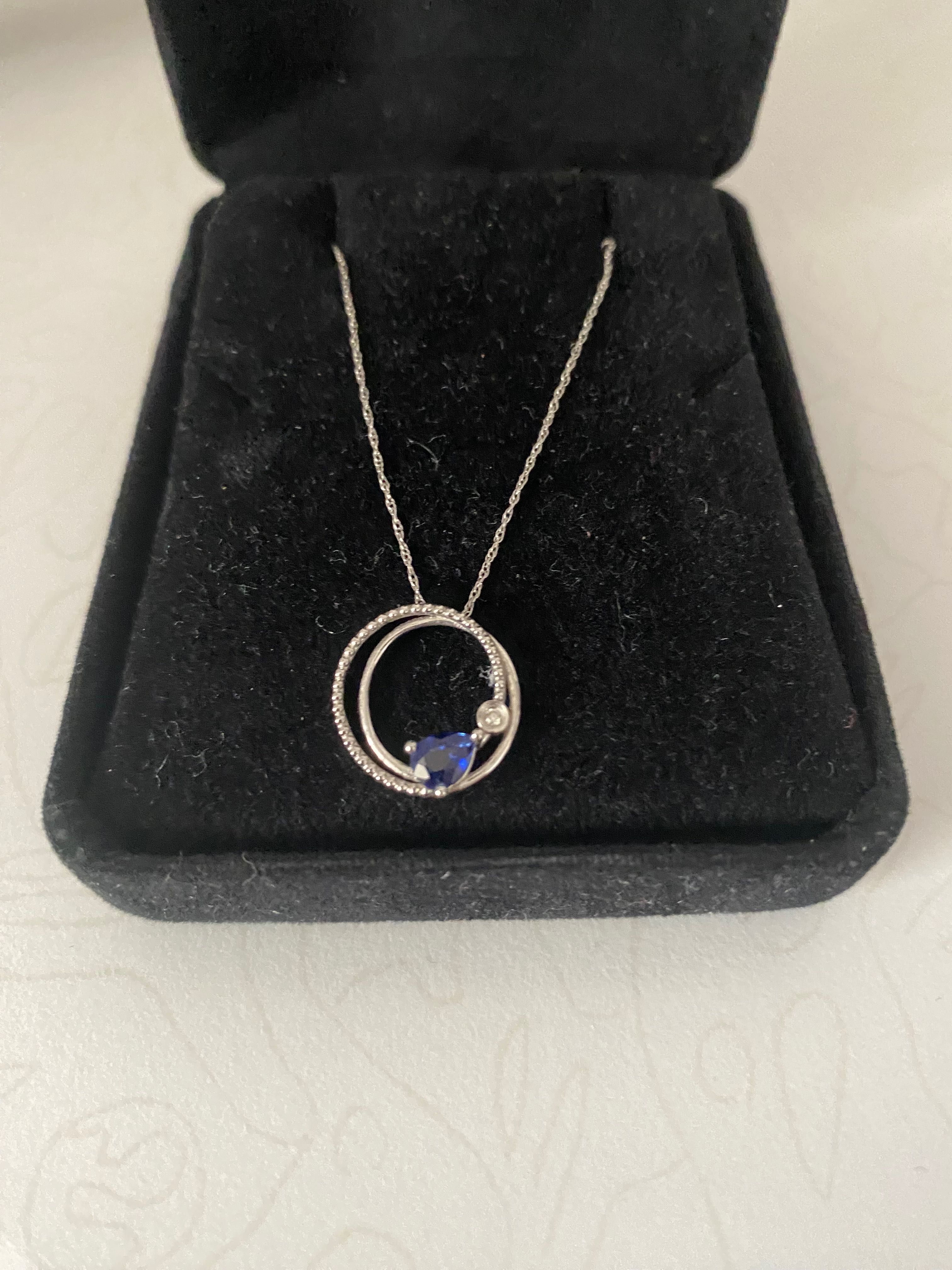 ZEN Diamond колие Рейна бяла злато  с диамант и сапфир