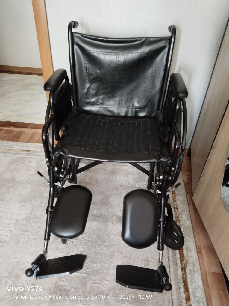 Продам инвалидную каляску, новая .