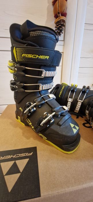 CLapari Fischer RC4 60 JR
Marimea 34 (21.5)