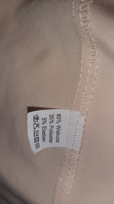 Fusta marimea 36 ce culoare crem purtata o data,impecabila