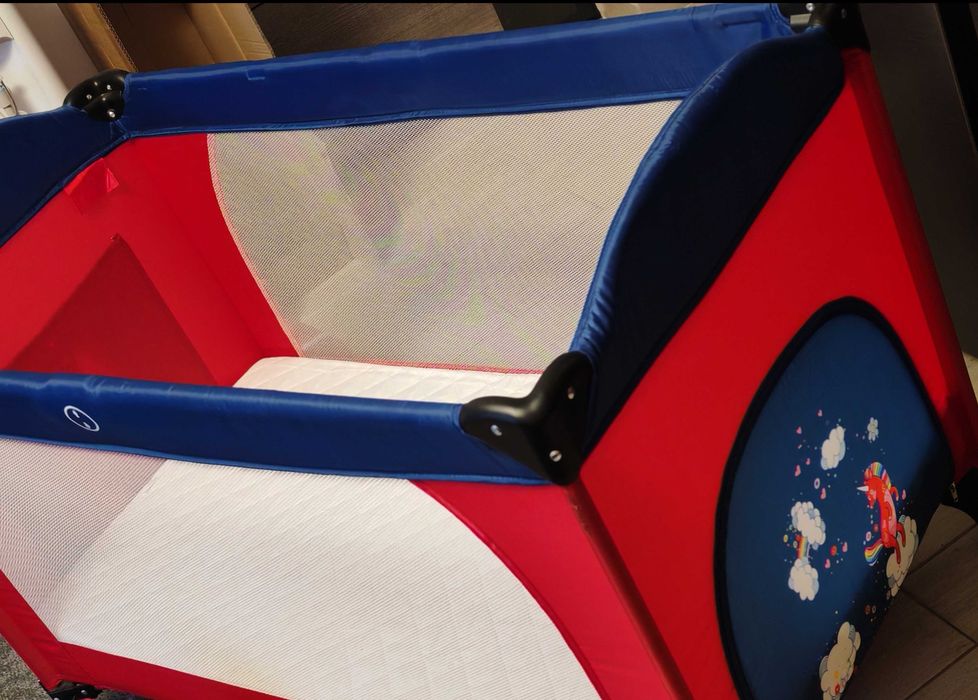 Pătuț bebe Juju roșu cu albastru și saltea Cocos