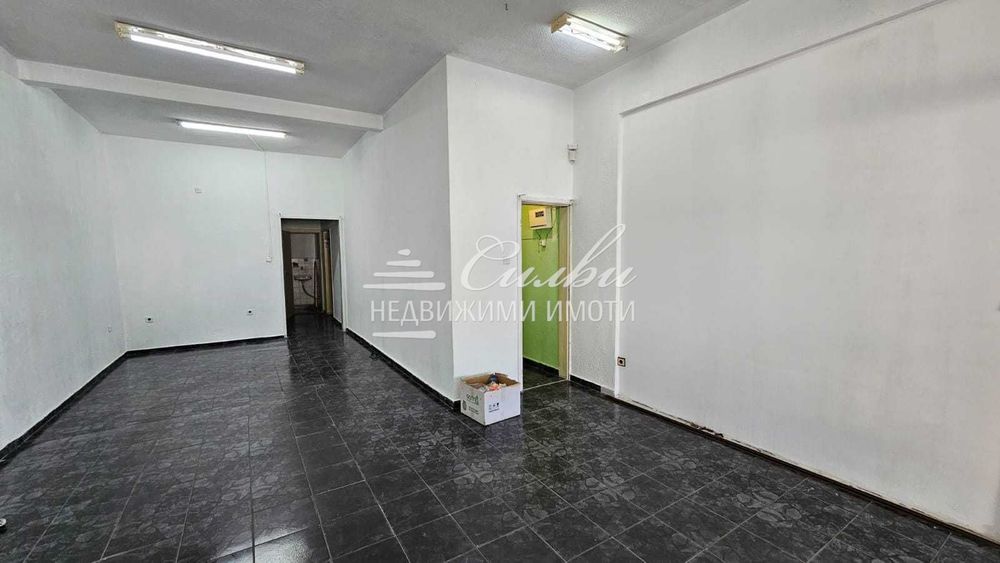 Търговско помещение под наем - кв. Център!