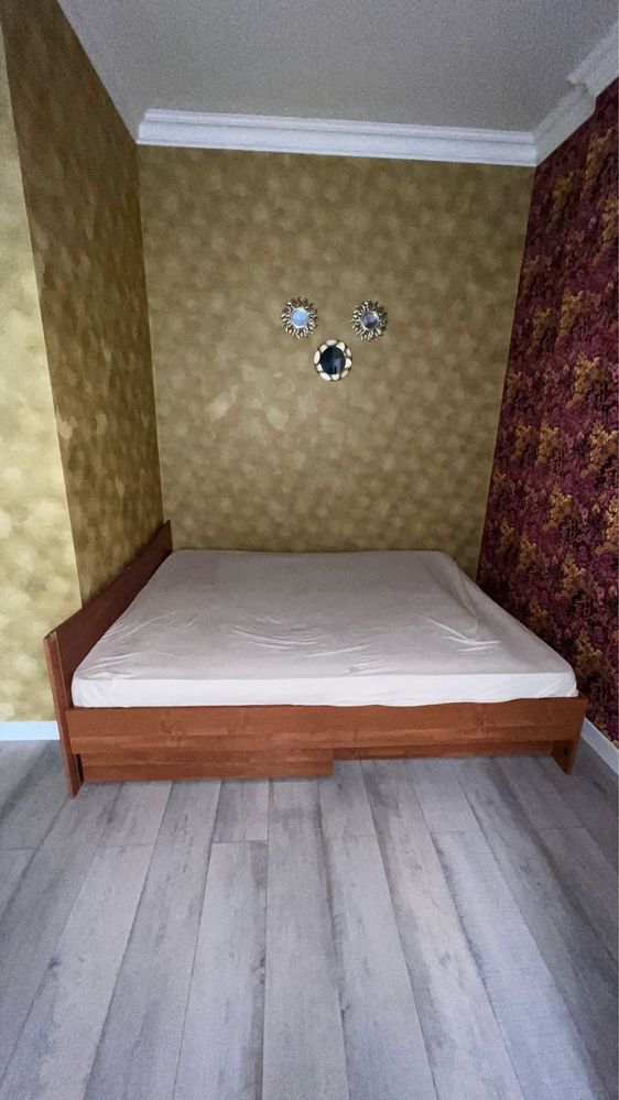 Двуспальная кровать