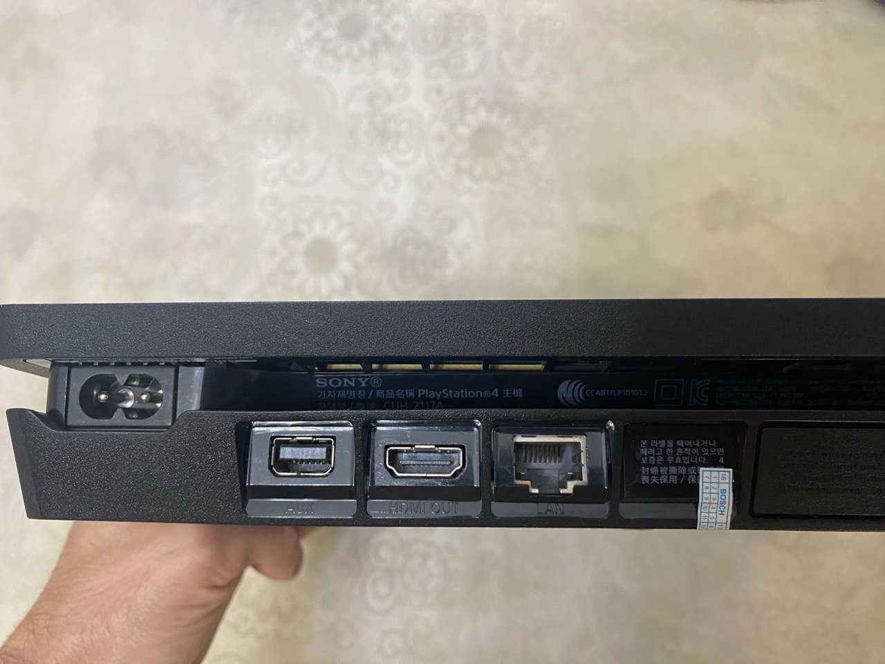 Продается Плейстейшен 4 slim. 2 тб