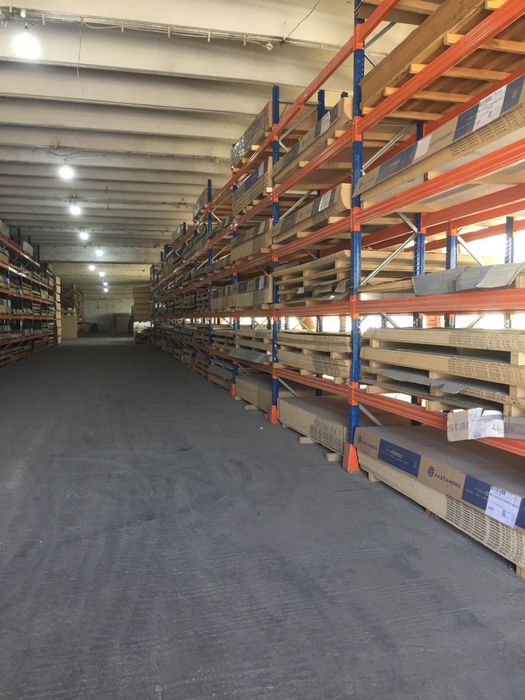 Vindem rafturi metalice profesinale