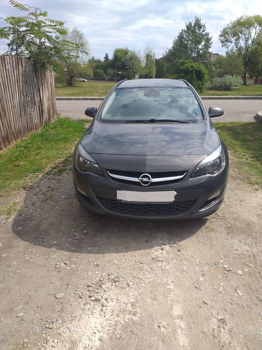 Opel astra sport tourer.