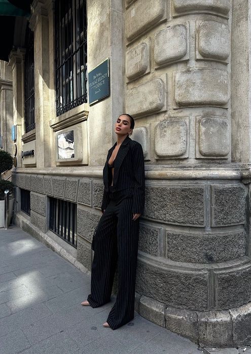 Сет подходящ за офис стил наличен в размер М