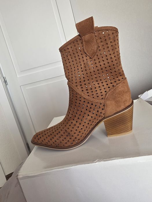 Vand cizme  noi Trendyol