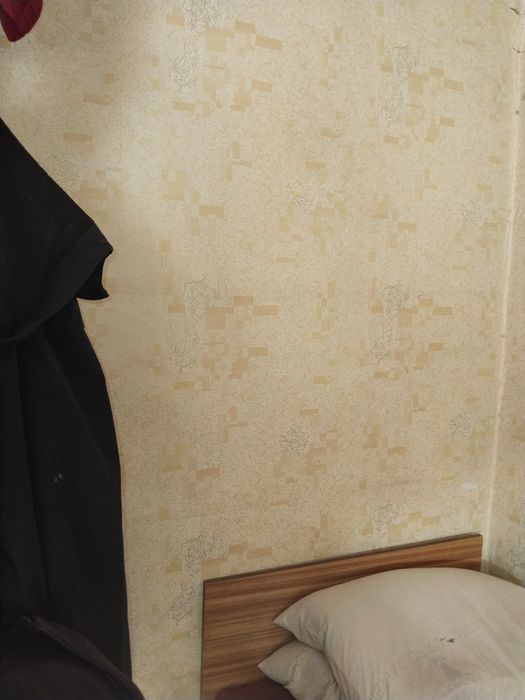 СВОЯ. продам 1 ком 3 этаж . Дукент Ангрен. О́тличное место. Свежий воз