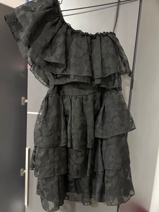 Рокля Junona черна с паднало рамо - размер 38